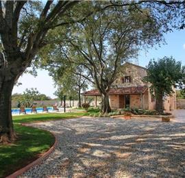 4 bedroom villa with pool near Svetvinčenat, Istria, sleeps 10